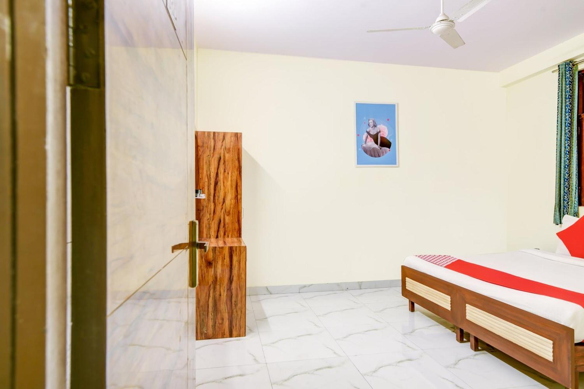 Hotel O 74192 Vishwakarma Palace Delhi  Exterior photo