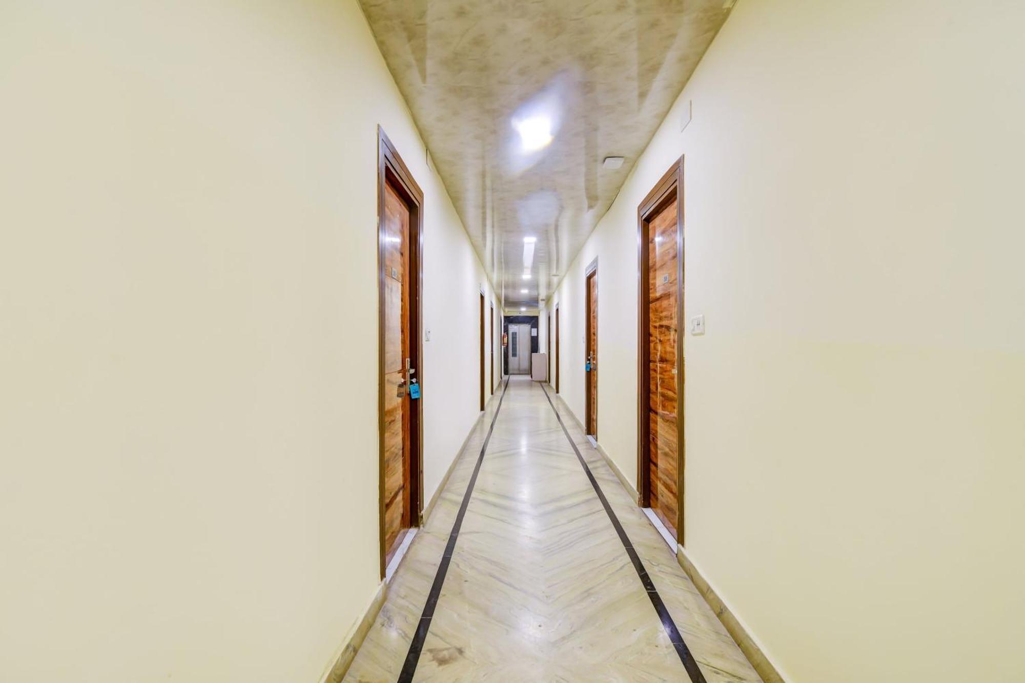 Hotel O 74192 Vishwakarma Palace Delhi  Exterior photo